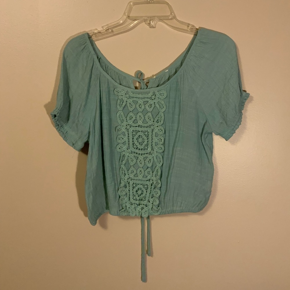 Short sleeve cropped shirt